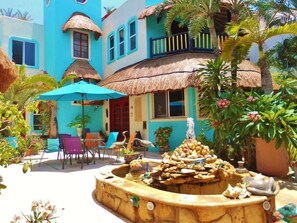 Outdoor dining - Casa Gatos (Akumal)