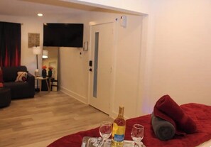 Interior - Astonishing 1-bedroom apartment near lower greenville and DTW (Dallas)