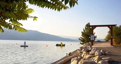 Cottage Life - Lake Views - Entire Home at La Casa