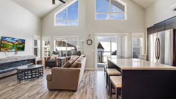 Smart-tv en een open haard