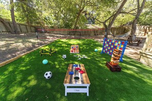 Children's area - Party Pad! Sleeps 18, Arcade, Turf Sport Court, Stock Tank Pool, Heart of ATX! (Austin)