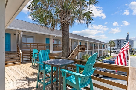 Outdoor dining. Beach House OKI - King Room in hotel on Oak Island, North Carolina