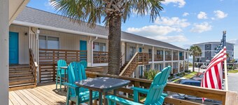 Beach House OKI - King Room in hotel on Oak Island, North Carolina