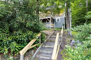Property grounds - Perfect family friendly retreat near hiking, Montreat, and Black Mountain (Black Mountain)