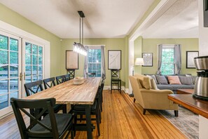 Dining - Perfect family friendly retreat near hiking, Montreat, and Black Mountain (Black Mountain)