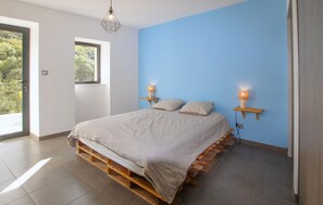 3 bedrooms, iron/ironing board, travel crib, free WiFi