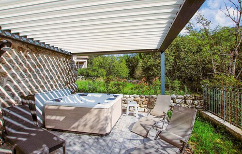 3 bedroom cozy home in Mayres