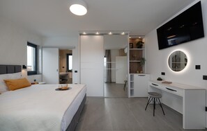 3 bedrooms, iron/ironing board, travel crib, free WiFi