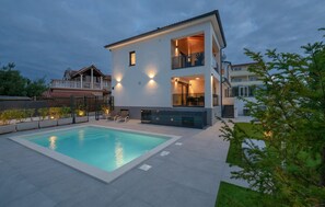 Pool - Awesome home in Stinjan with WiFi (Stinjan)