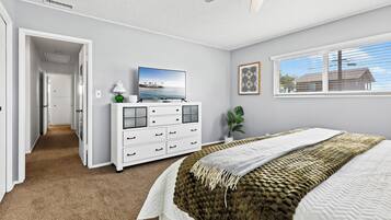 3 bedrooms, desk, iron/ironing board, travel crib