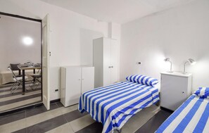 2 chambres, fer et planche à repasser, Wi-Fi gratuit, draps fournis