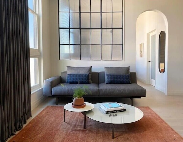 Svit Deluxe - 1 queensize-säng - kök - torn | Vardagsrum | Tv