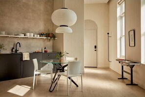 Suite Deluxe, 1 très grand lit, cuisine, rez-de-chaussée | Cuisine privée