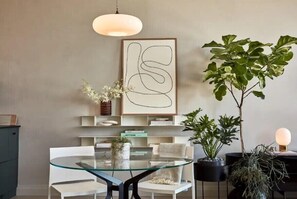 Deluxe Suite, 1 Queen Bed, Kitchen, Tower | In-room dining - Archway Hotel & Residences (Philadelphia)