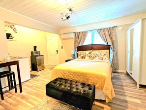 1 habitación, tabla de planchar con plancha, wifi gratis y ropa de cama 