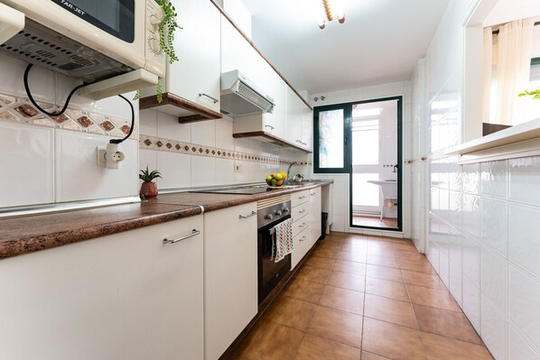 Fridge, microwave, oven, coffee/tea maker