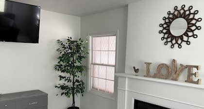 Love Nest. Charming 2-bedroom apartment in wonderful Richfield with WiFi, AC