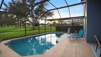 Een verwarmd zwembad