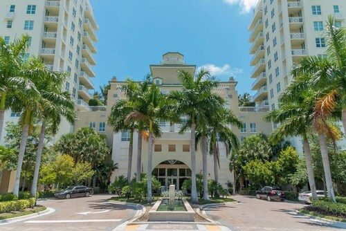 316s Serenity by the Sea Suite, 1 Bedroom and 2 Murphy Beds Close to Beach, Shops & Restaurants, Dog Friendly