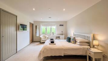 4 bedrooms, free WiFi, bed sheets