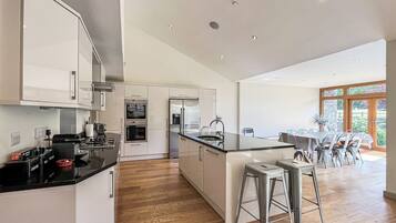 Lave-vaisselle, chaise haute