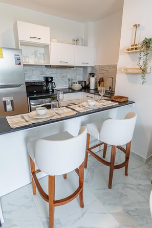 冰箱、微波炉、炉灶、茶具/咖啡用具