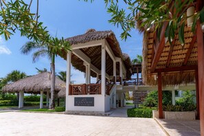 Exterior - Vista  SunSet View 2B BBQ Private Solarium PH E503 (Bavaro)