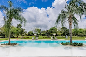 Pool - Modern 1  Bedroom @ Cana Rock infinity pool (Bavaro)