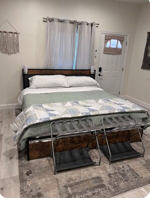 1 habitación, escritorio, tabla de planchar con plancha y wifi