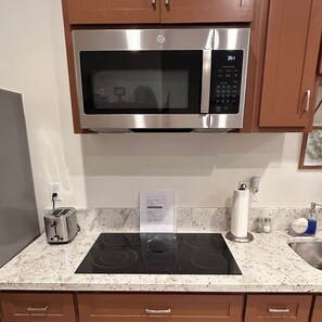 Fridge, microwave, stovetop, coffee/tea maker