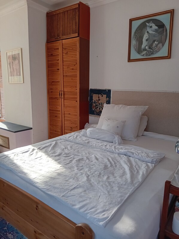 1 bedroom, iron/ironing board, WiFi, bed sheets - LDL-LUSIV 1-room apartment 2 ground floor with staircase lyft (Bad Camberg)