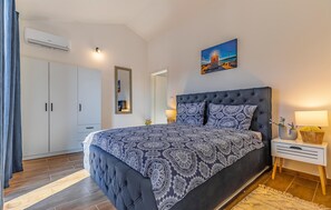 3 soverom, strykejern/-brett, reiseseng for barn og wi-fi (inkludert)