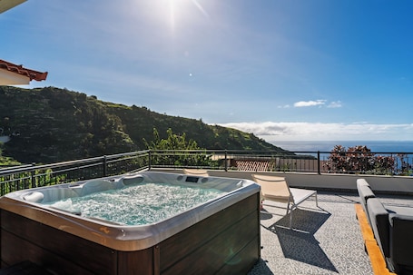 Terrace/patio. Country house with sea view and jacuzzi - Casa de Pedra