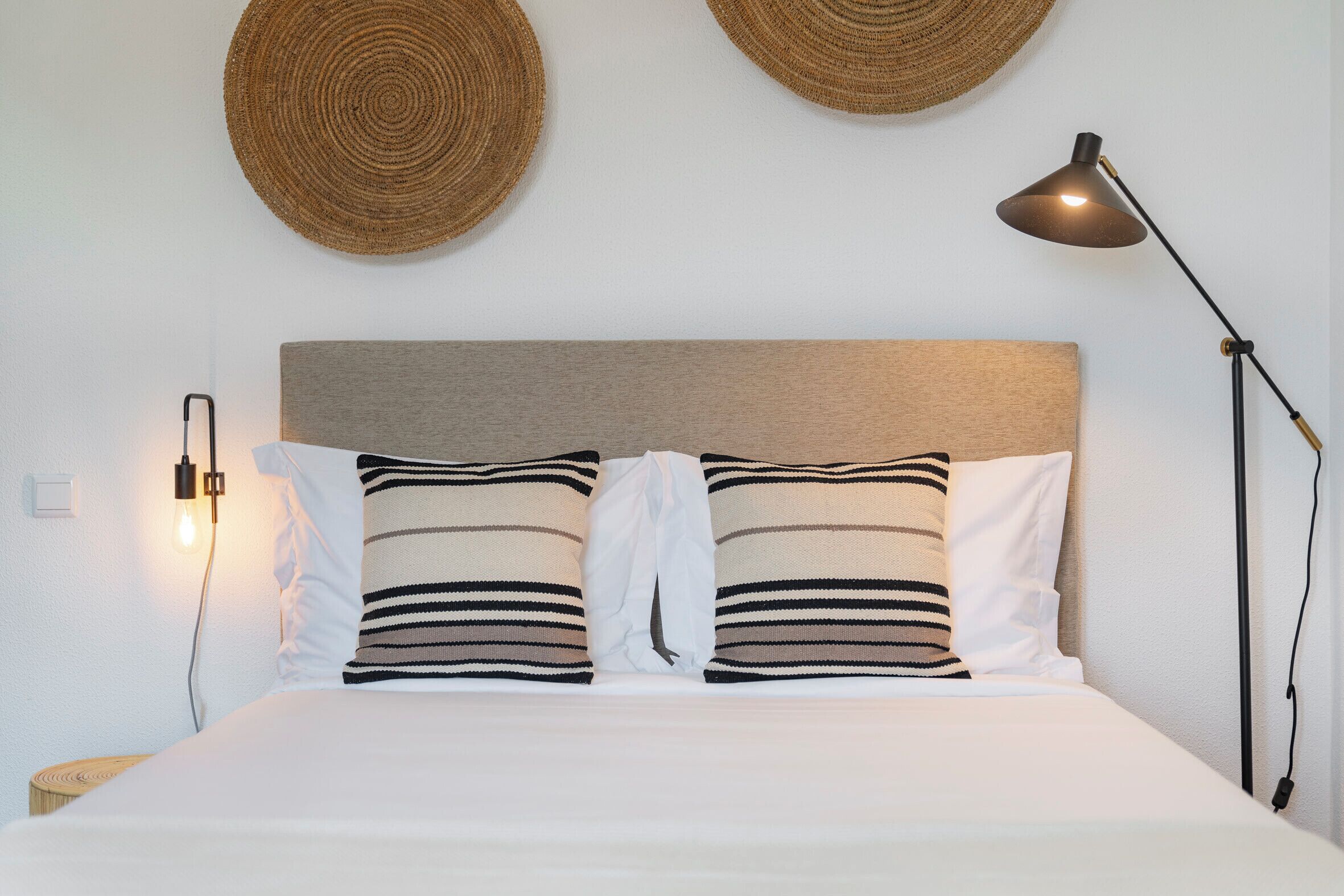 4 slaapkamers, een bureau, een strijkplank/strijkijzer, wifi