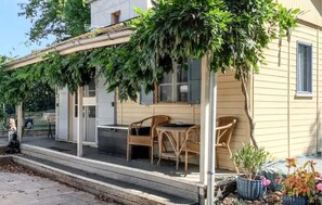 Terrace/patio - Gorgeous home in Saint-Chamassy (Saint-Chamassy)