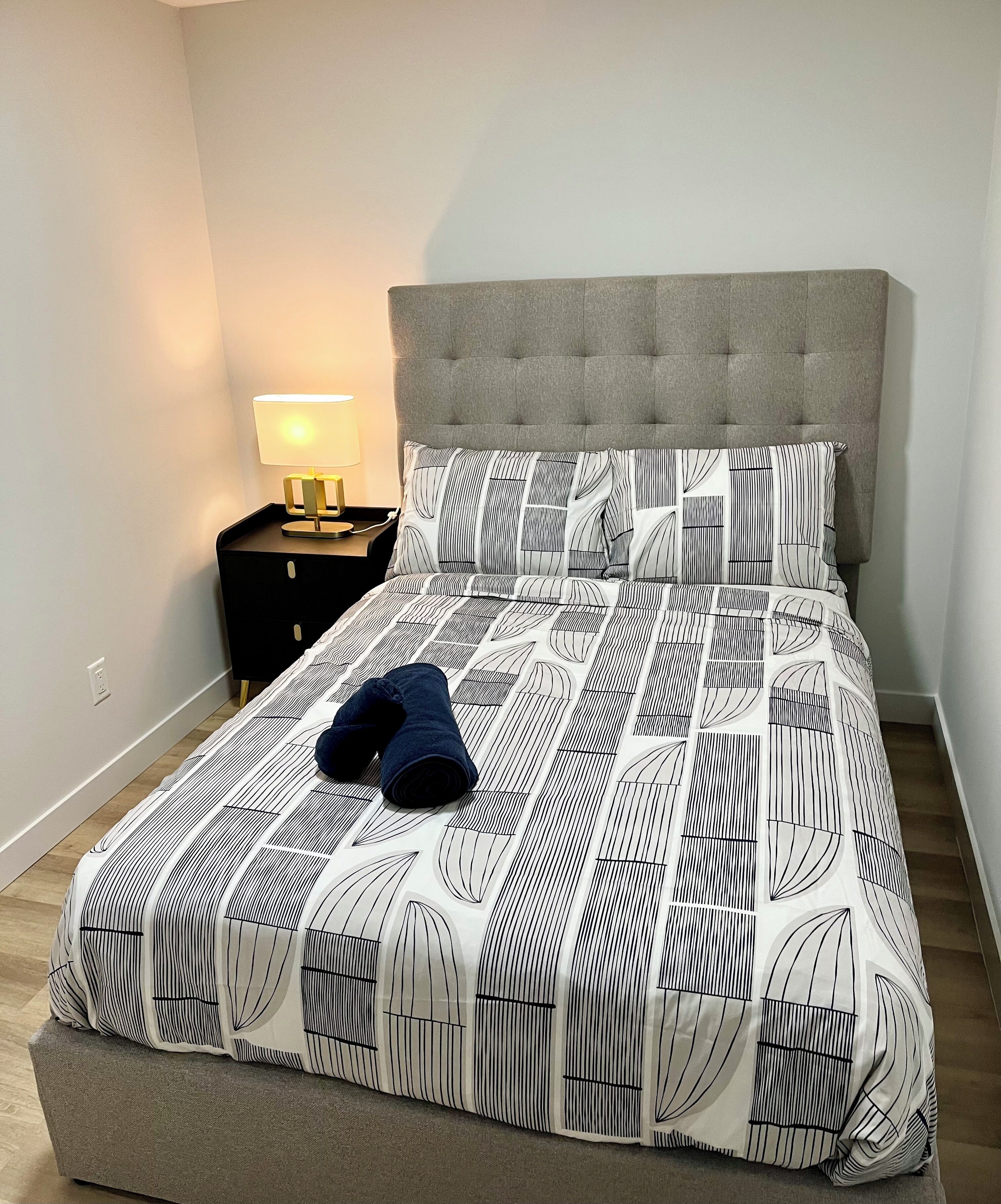 2 chambres, fer et planche à repasser, Wi-Fi, draps fournis