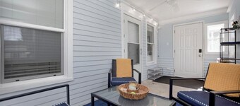 Blue Bungalow with 2 bedrooms, WiFi, AC in peaceful South Bend