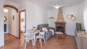 TV, fireplace - Villa Sol de Frigiliana by Ruralidays (Málaga)