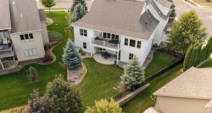 Luxury Stay/ Theater / No step entry/ Dogs Welcome