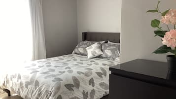 1 bedroom, desk, iron/ironing board, WiFi