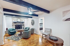 Interior - Charming private home, centrally located, with WiFi & washer/dryer (Savannah)