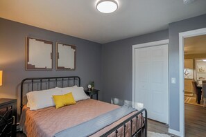 2 bedrooms, desk, iron/ironing board, free WiFi
