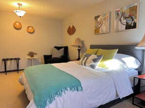2 bedrooms, in-room safe, desk, iron/ironing board