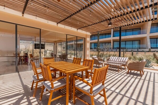 Outdoor dining - 6-8 Guests - Mistiq Cabo (Cabo San Lucas)