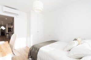 3 habitaciones, tabla de planchar con plancha, wifi y ropa de cama