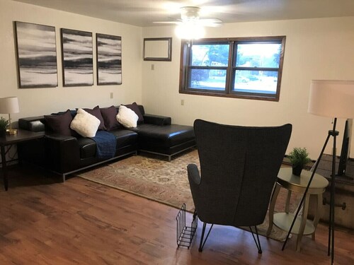 Cozy Remodeled Apartment near Green Bay & Appleton