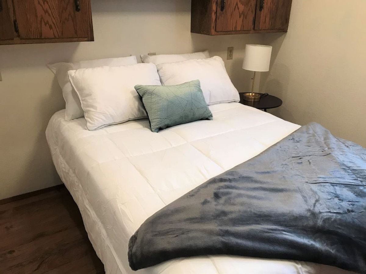 2 bedrooms, iron/ironing board, WiFi, bed sheets