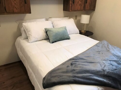 Cozy Remodeled Apartment near Green Bay & Appleton