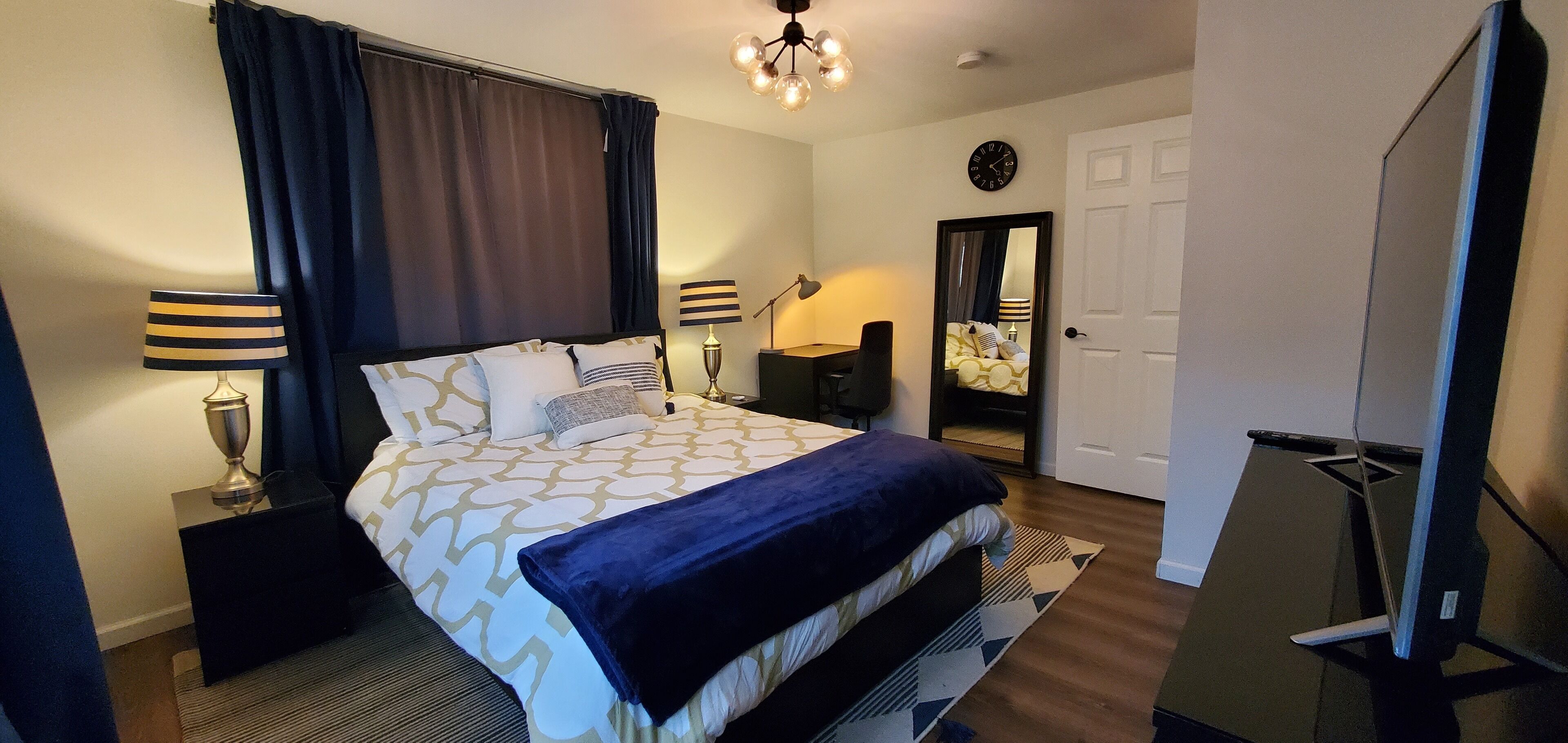 3 makuuhuonetta, työpöytä, silitysrauta/-lauta, Wi-Fi