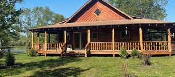 Custom cedar log home in a beautiful setting in the country!!!